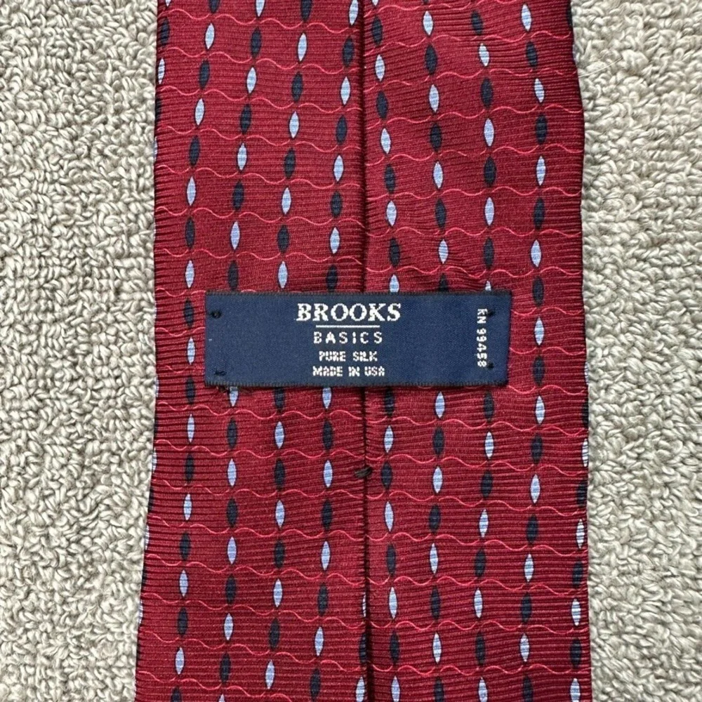 Brooks Basics Mens Silk Tie Red Geometric Oval Pattern Made in USA RN 93452
